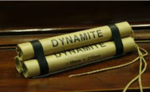 Nobel inventou a dinamite em 1867, uma substância mais fácil e segura de manusear do que a nitroglicerina, mais instável. A dinamite foi patenteada nos EUA