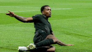 Hunt transfer news heats up as Corinthians stand firm on Caca future